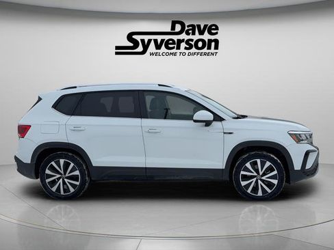 Used 2023 Volkswagen Taos SE image 4