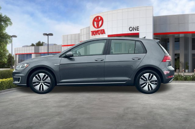 Used 2017 Volkswagen e-Golf SE w/ DC Fast Charging Package FWD image 8