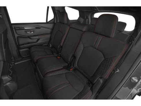 Used 2025 Honda Pilot Sport image 13