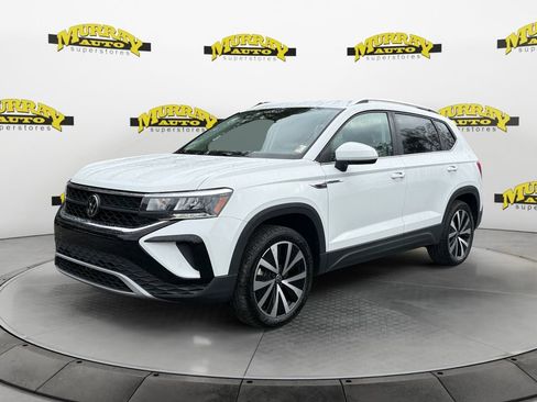 Used 2024 Volkswagen Taos SE image 1