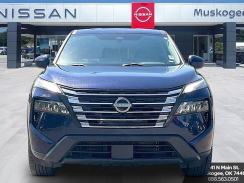 Used 2024 Nissan Rogue SV FWD image 2
