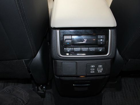 Used 2023 Subaru Ascent Limited w/ Technology Package AWD/4WD image 29