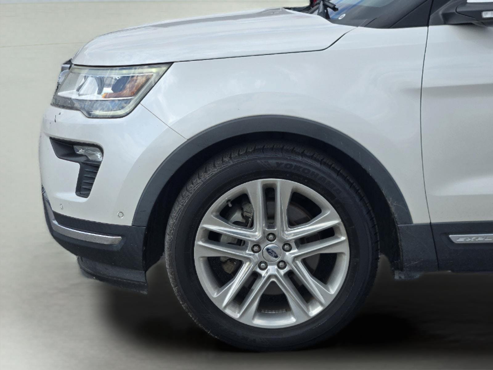 Used 2018 Ford Explorer Limited w/ Equipment Group 301A FWD image 8