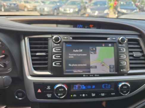 Used 2018 Toyota Highlander XLE AWD/4WD image 35