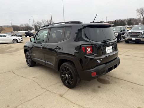 Used 2015 Jeep Renegade Latitude w/ Popular Equipment Group AWD/4WD image 3