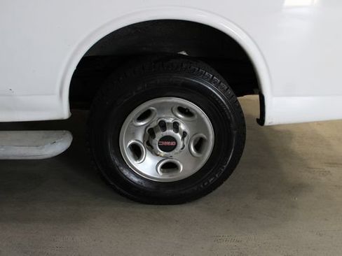 Used 2017 GMC Savana 2500 RWD image 40