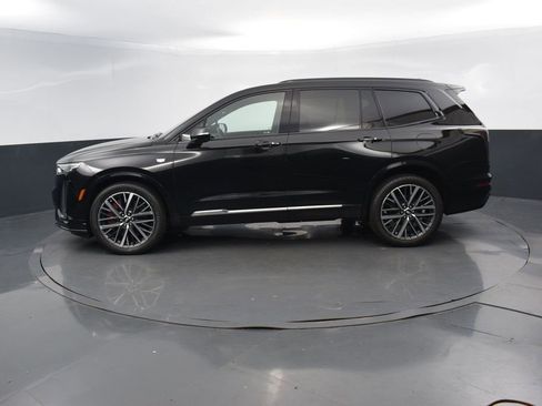 Used 2023 Cadillac XT6 Sport w/ Technology Package image 2