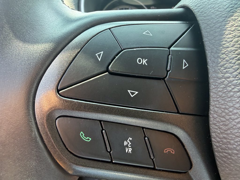 Used 2019 Jeep Cherokee Trailhawk w/ Cold Weather Group AWD/4WD image 17