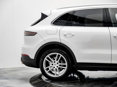 Used 2023 Porsche Cayenne image 17