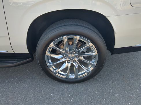 Certified 2023 Cadillac Escalade ESV Premium Luxury w/ LPO, Radiant Package AWD/4WD image 32