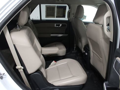 Used 2021 Ford Explorer XLT w/ Equipment Group 202A image 32