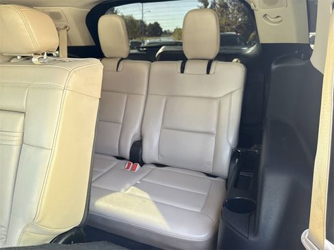 Used 2022 Ford Explorer Limited image 15
