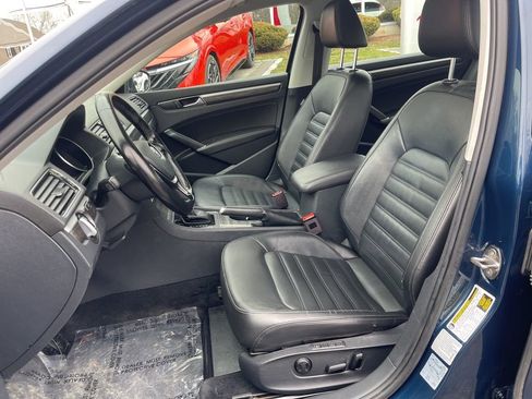 Used 2018 Volkswagen Passat 2.0T SEL Premium image 17