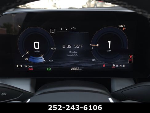 Used 2025 Chevrolet Equinox EV LT FWD image 24