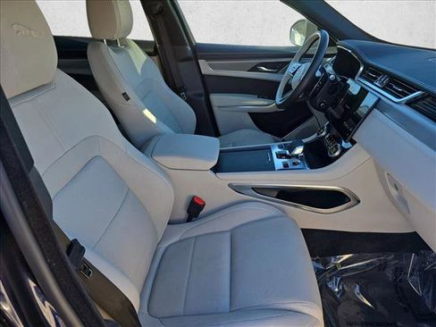 Certified 2025 Jaguar F-PACE R-Dynamic S image 10
