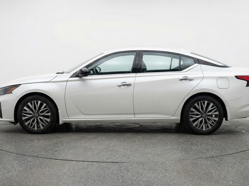 Used 2025 Nissan Altima 2.5 SV FWD image 5