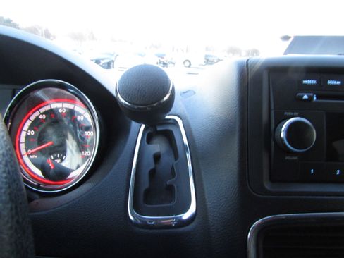 Used 2015 Dodge Grand Caravan SXT w/ Quick Order Package 29G SXT image 17