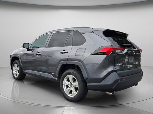 Used 2021 Toyota RAV4 LE AWD/4WD image 4