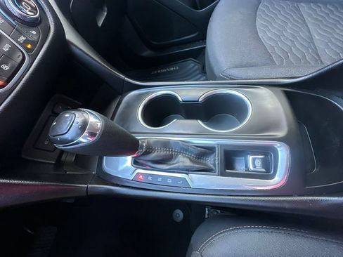 Used 2020 Chevrolet Equinox LT FWD image 27