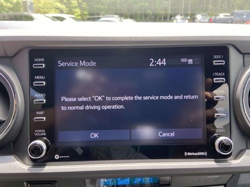 Used 2022 Toyota Tacoma TRD Sport w/ Technology Package RWD image 20