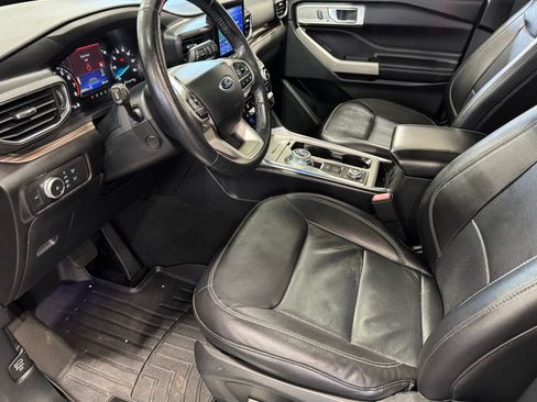 Used 2021 Ford Explorer Limited w/ Equipment Group 301A AWD/4WD image 19