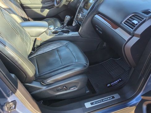 Used 2018 Ford Explorer Platinum image 46