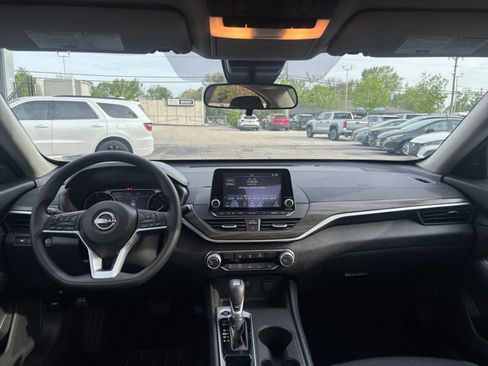 Used 2025 Nissan Altima 2.5 SV image 32