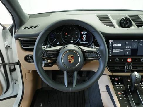 Certified 2026 Porsche Macan AWD/4WD image 13