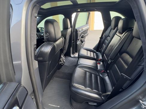 Used 2018 Porsche Cayenne Turbo image 27