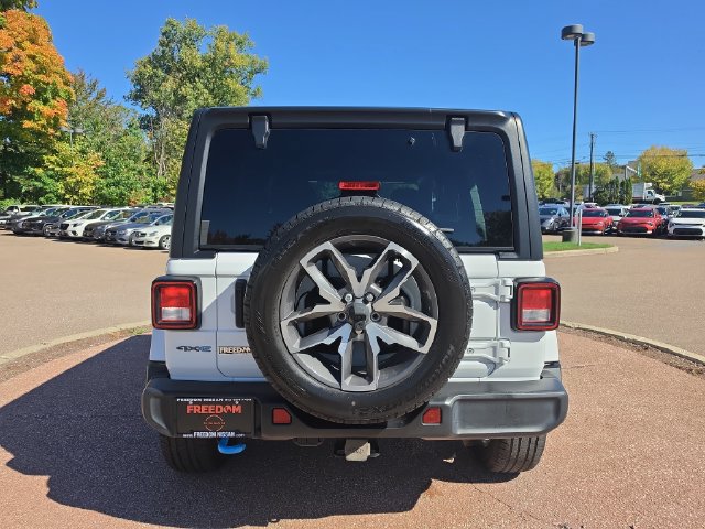 Used 2024 Jeep Wrangler Unlimited w/ Convenience Group AWD/4WD image 4