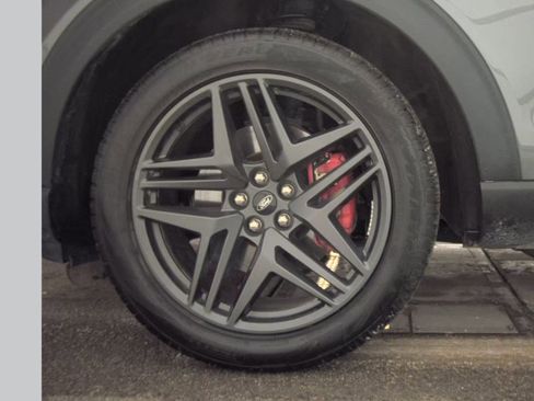 Used 2025 Ford Explorer ST-Line w/ ST-Line Street Pack image 9