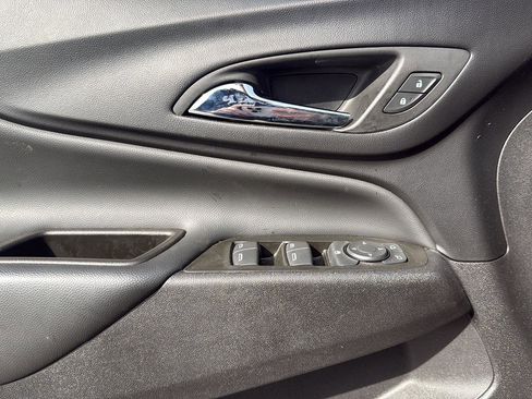 Used 2024 Chevrolet Equinox LT AWD/4WD image 9