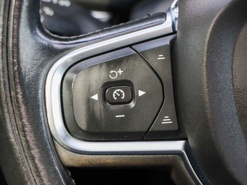 Used 2021 Volvo XC60 T6 Momentum w/ Premium Package AWD/4WD image 29