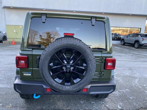 Used 2024 Jeep Wrangler Sahara w/ Technology Group image 4