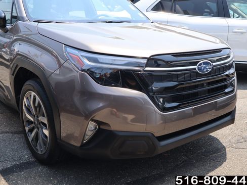 Used 2025 Subaru Forester Touring AWD/4WD image 2