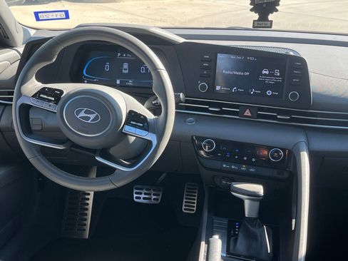 Certified 2025 Hyundai Elantra Sport FWD image 19