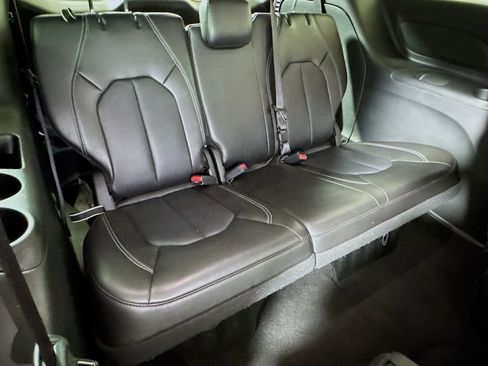 Used 2025 Chrysler Pacifica Select image 26