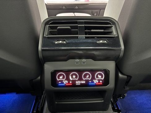 Used 2025 BMW M5 w/ Executive Package image 24