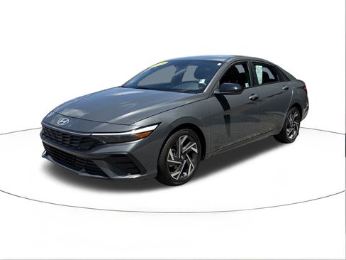 Used 2025 Hyundai Elantra Sport image 7