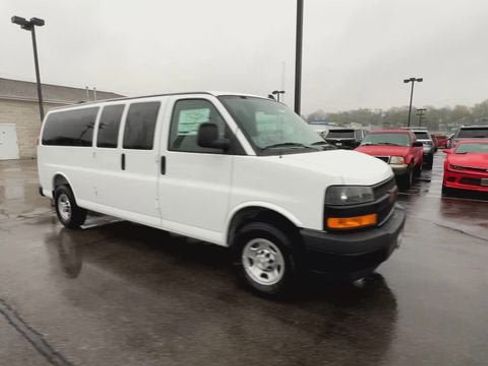 New 2026 Chevrolet Express 3500 LS image 2