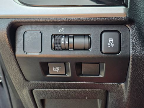 Used 2017 Subaru Crosstrek 2.0i Limited image 47