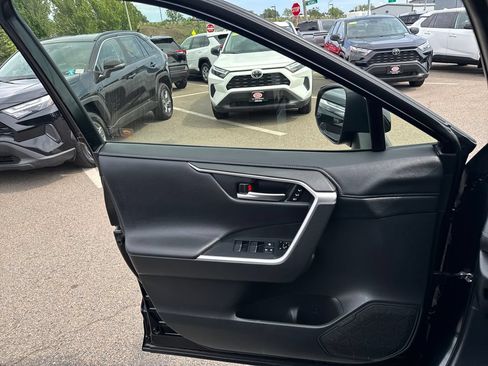 Used 2020 Toyota RAV4 Limited AWD/4WD image 37