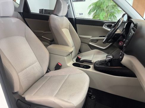 Used 2021 Kia Soul LX FWD image 12