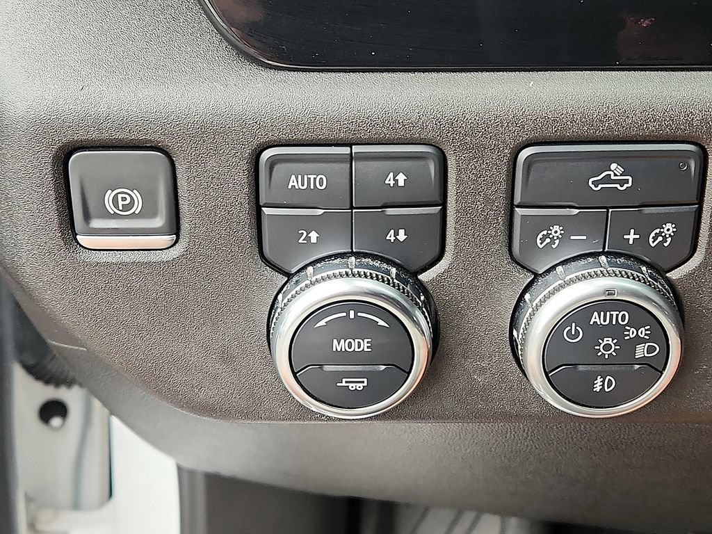 Used 2024 GMC Sierra 1500 Elevation w/ LPO, Elevation Black Package AWD/4WD image 25