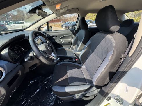 Used 2025 Nissan Versa SV image 32