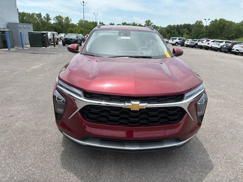 Used 2025 Chevrolet Trax LT FWD image 5