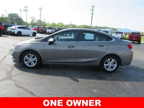 Used 2017 Chevrolet Cruze LT w/ Convenience Package FWD image 10
