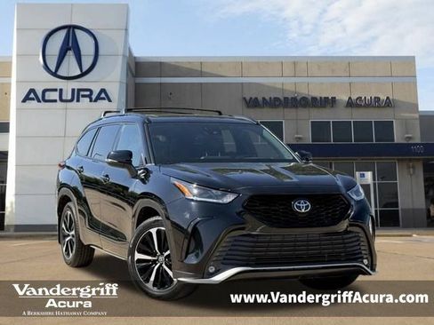 Used 2022 Toyota Highlander XSE FWD image 1