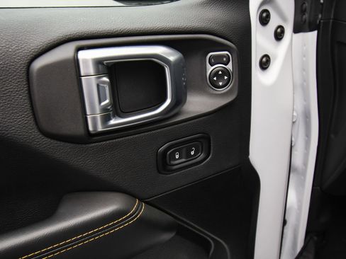 Used 2024 Jeep Wrangler Sahara image 40