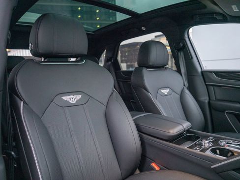 Used 2022 Bentley Bentayga image 28